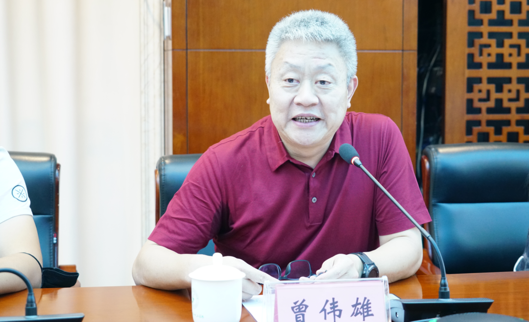 邹小广书记在会上对兰卫医学曾伟雄董事长一行到来表示热烈欢迎,并